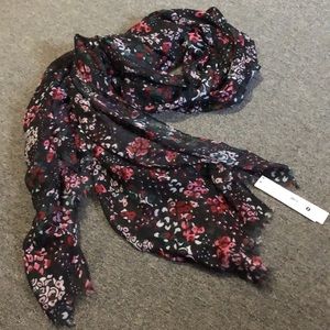 AQUA by Bloomingdale’s scarf black abstract pink red white green pattern NWT
